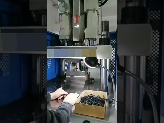立式與臥式射出成型機｜液態矽膠眼鏡手機殼塑膠擠出設備